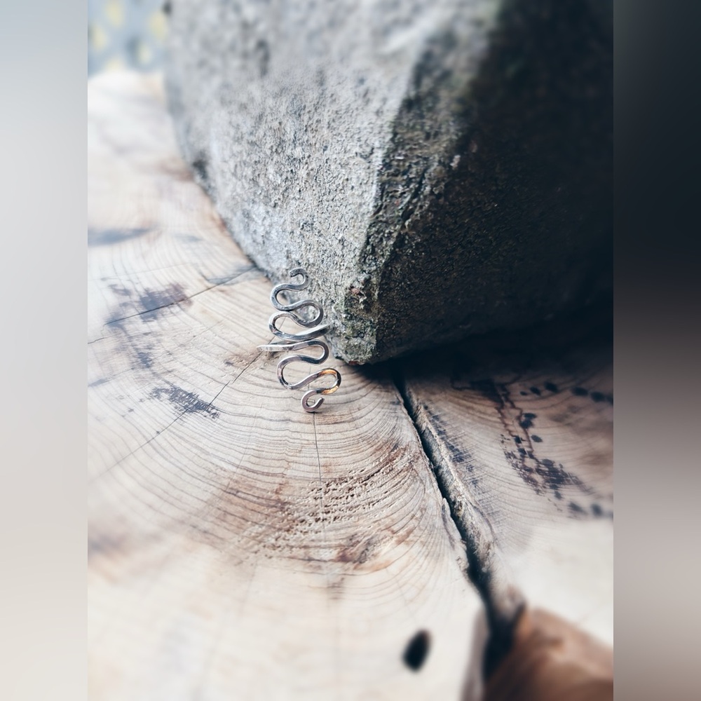 Vintage Artisan Silver Wave Statement Ring - image 6